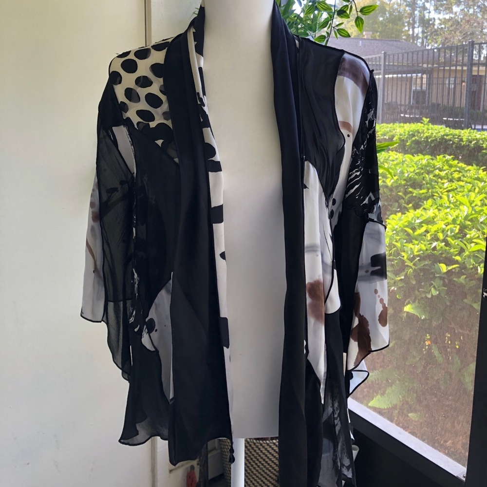 Simply Silk Black and White Patterned Kimono